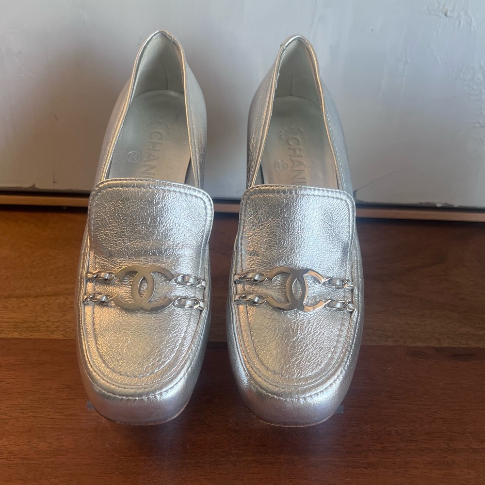 CHANEL Silver Metallic Leather Loafers with CC Chain - Picture 1 of 7